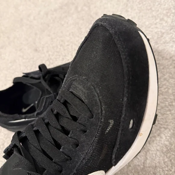 Nike - Picture 4 of 5